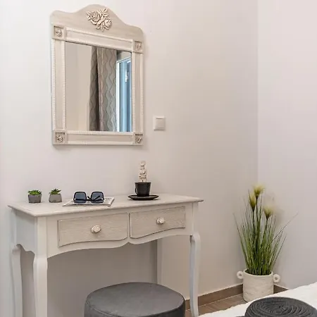 Elma Kastraki With Pool *